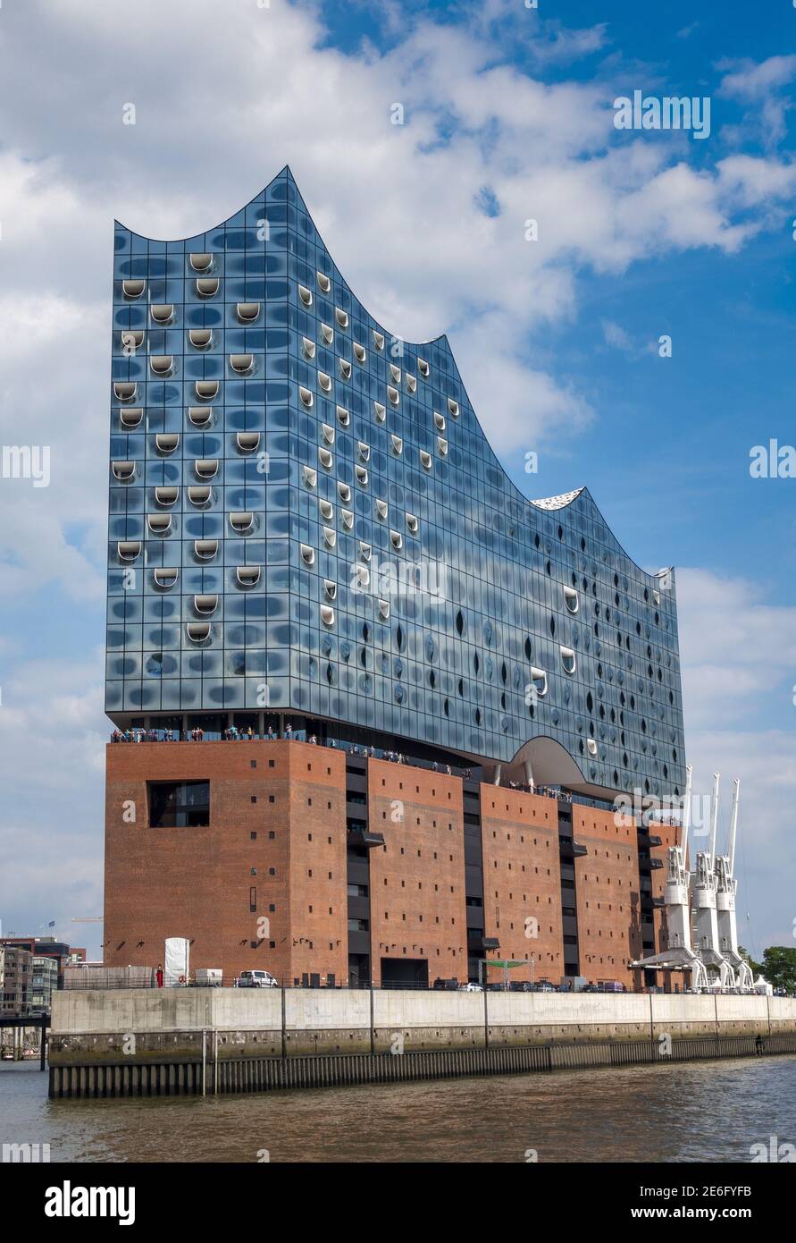 Das Äußere der Elbphilharmonie ein Konzertsaal auf der Elbhalbinsel Grasbrook in der Hamburger HafenCity Stockfoto