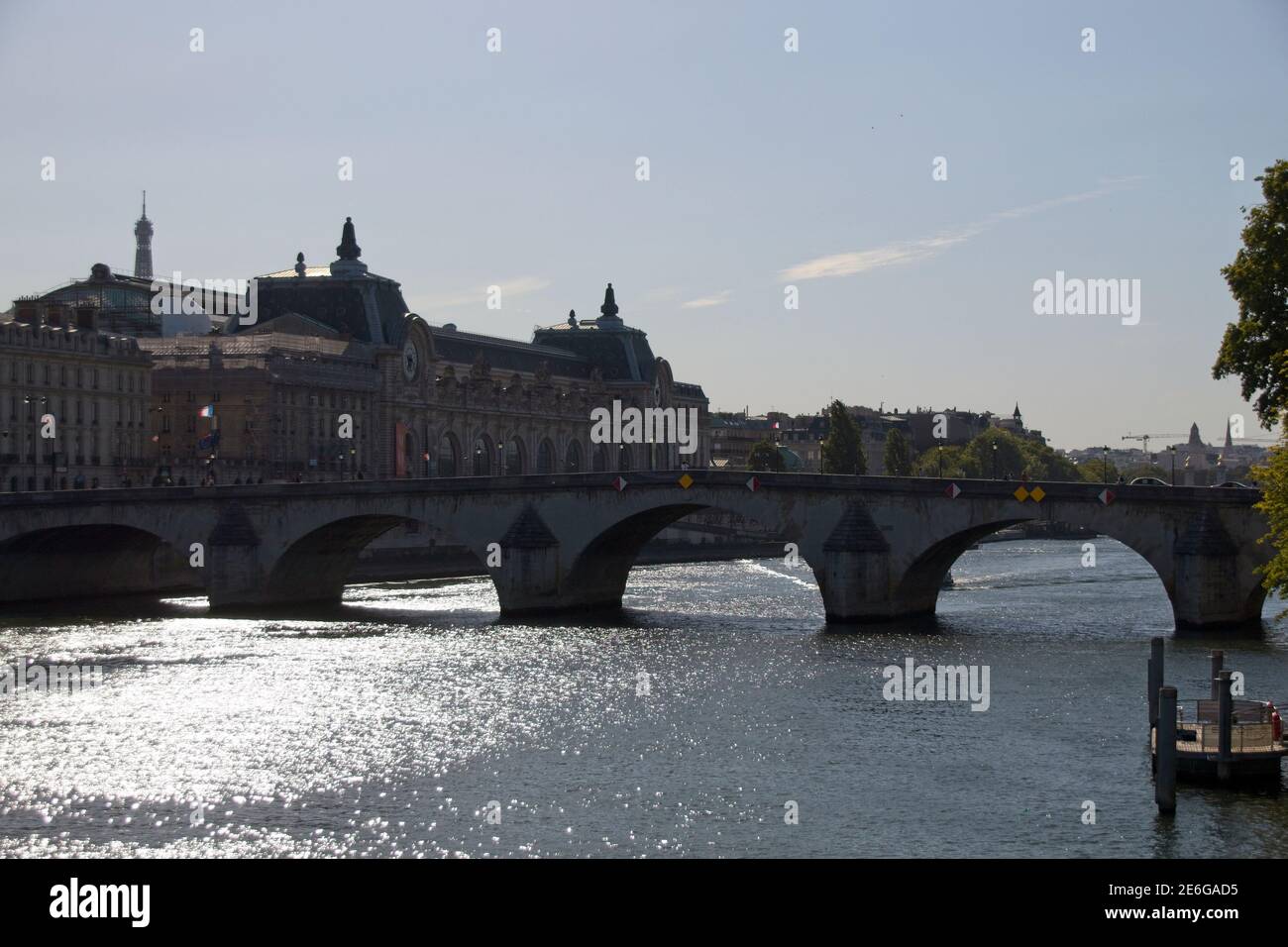 Brücke über den Fluss Stockfoto