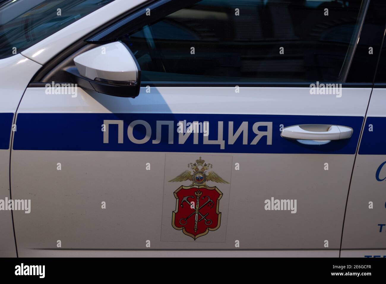 Sankt Petersburg, Russland - 28. Januar 2021: Polizeiauto auf der Straße, illustrative Editorial Stockfoto