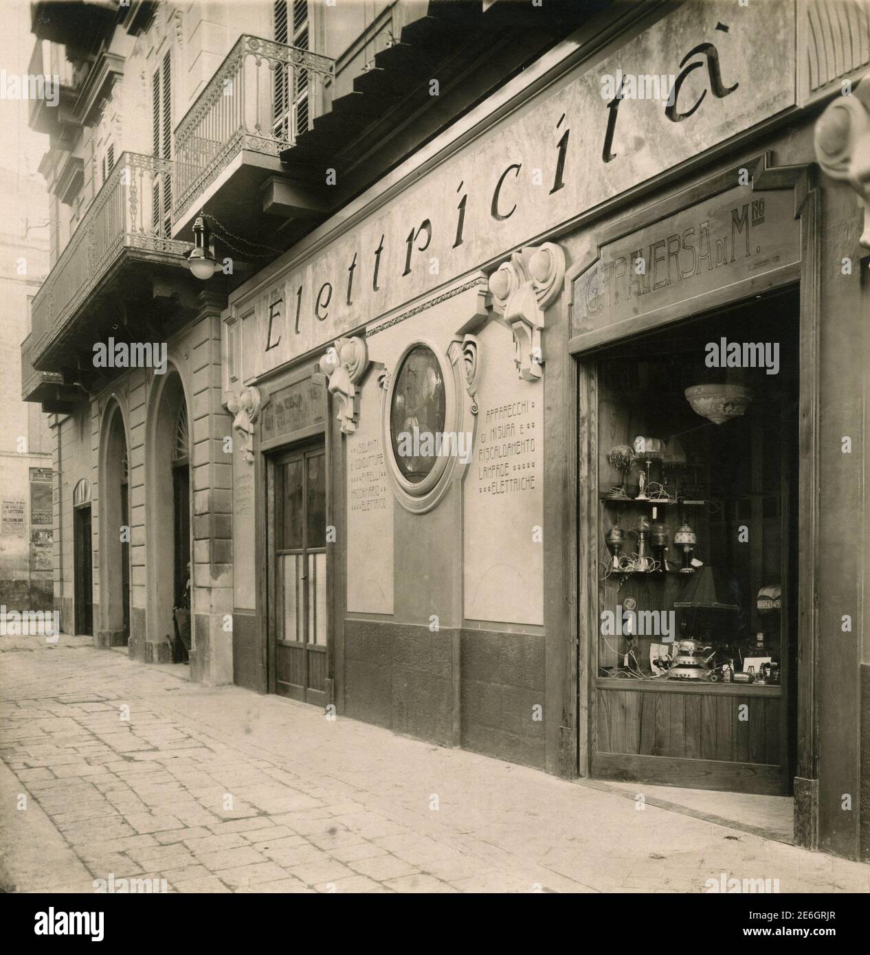 Elektrizitätsgeschäft Traversa, Bari, Italien 1922 Stockfoto
