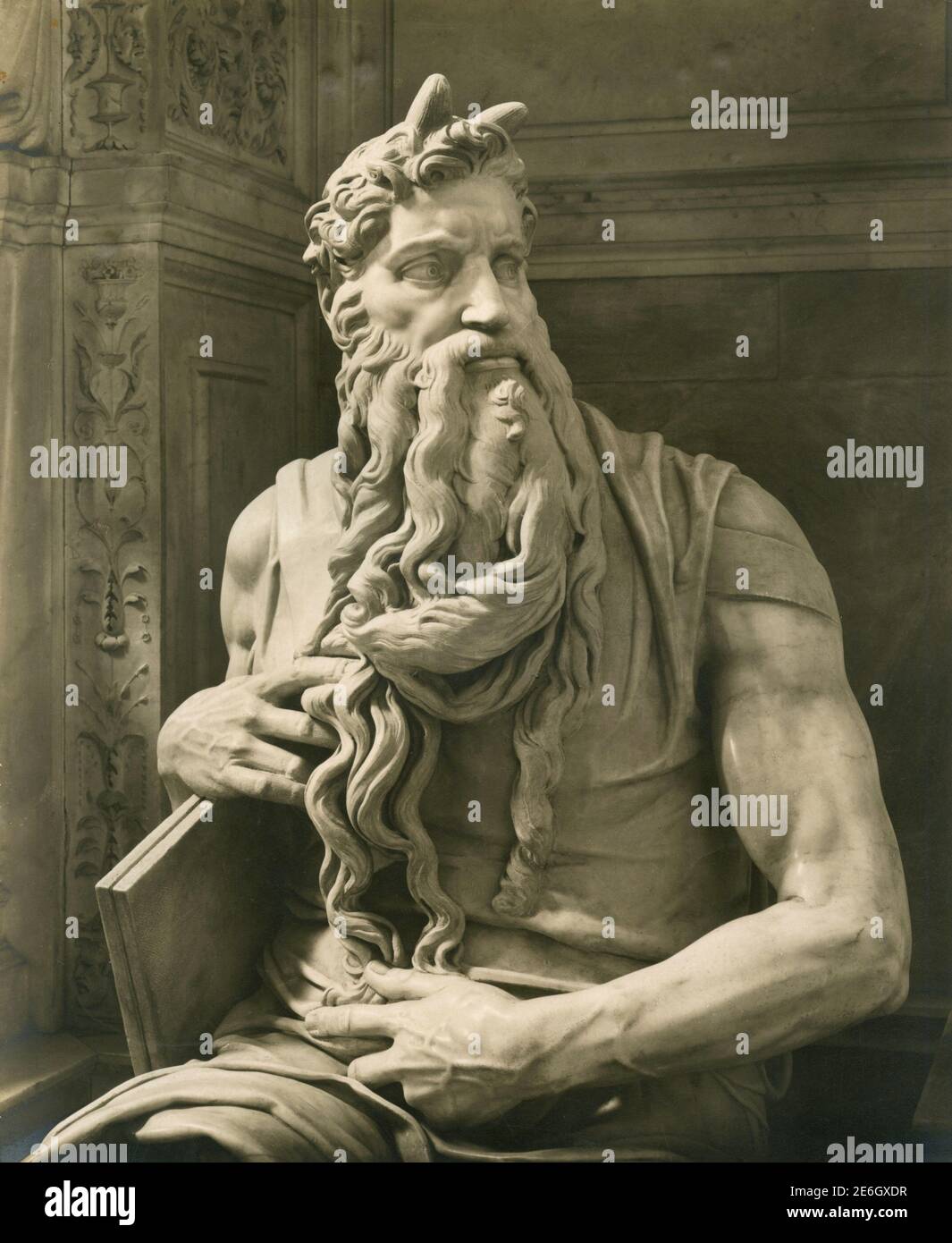 Moses, Detail der Marmorskulpure des italienischen Künstlers Michelangelo, der Vatikan 1930s Stockfoto