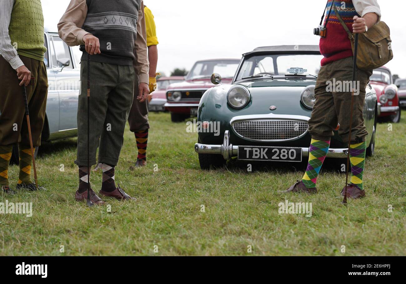Besucher und Auto-Enthusiasten besuchen den jährlichen Goodwood Revival historische Motor racing Festival, feiert eine Blütezeit Mitte des zwanzigsten Jahrhunderts von der Rennstrecke in der Nähe von Chichester in Südengland, Großbritannien 10. September 2016. REUTERS/Toby Melville Stockfoto