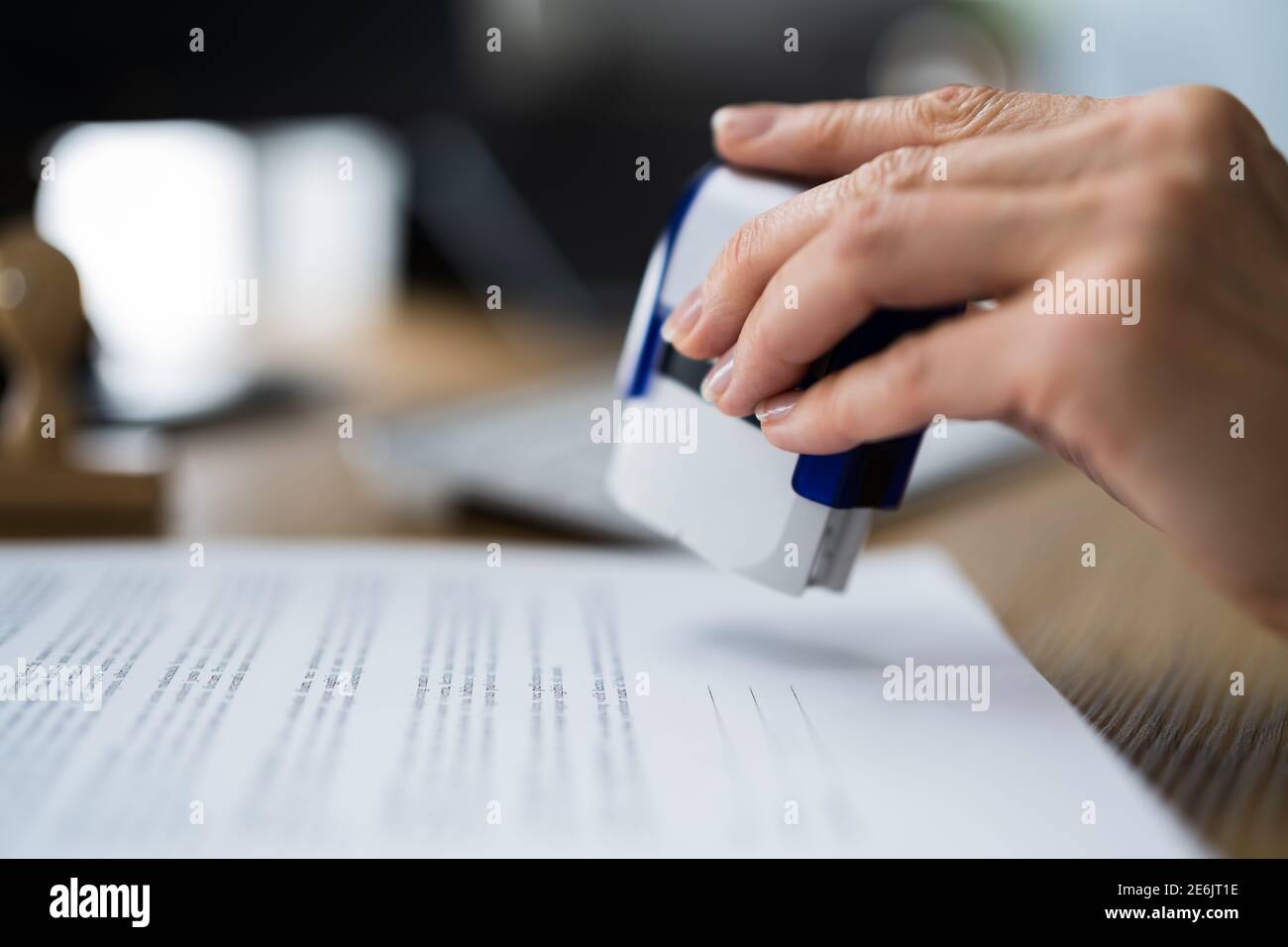 Dokument- Und Arbeitsgenehmigungsstempel Genehmigen. Anwendung Genehmigt Stockfoto