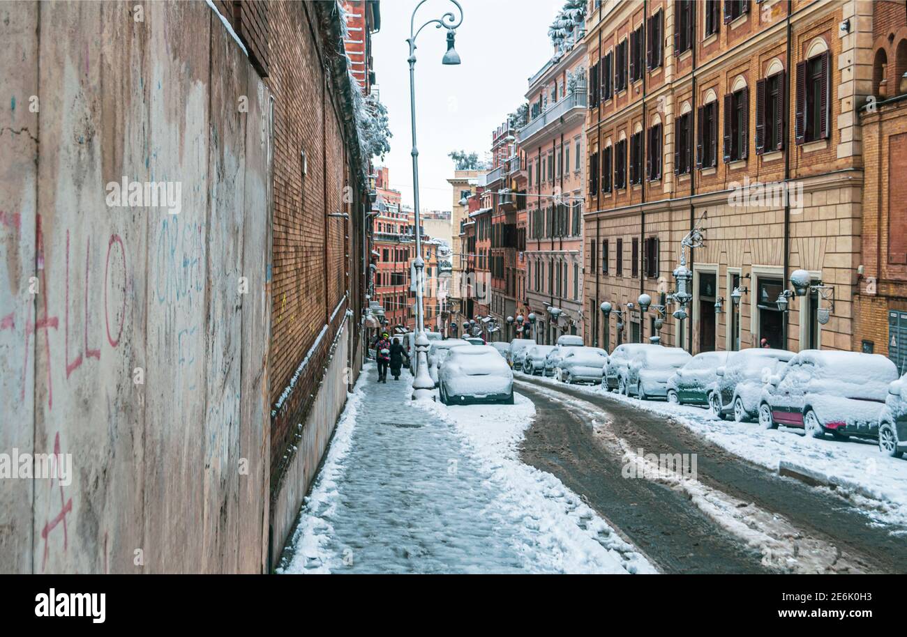 Rom, Italien - 26. Februar 2018: Rom im Schnee. Anormaler Schnee fällt in Rom. Schnee auf Rom zum ersten Mal seit sechs Jahren Stockfoto