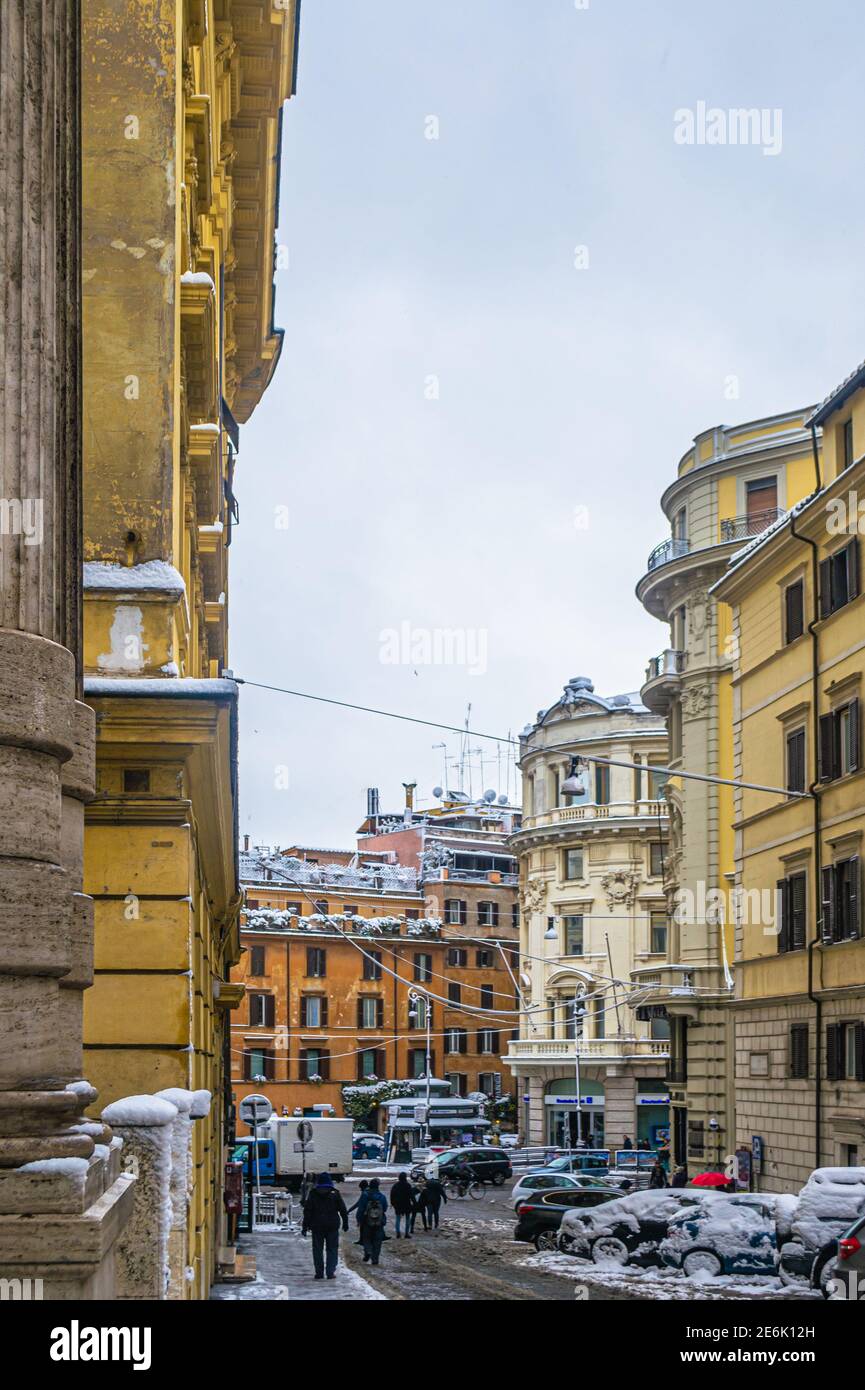 Rom, Italien - 26. Februar 2018: Rom im Schnee. Anormaler Schnee fällt in Rom. Schnee auf Rom zum ersten Mal seit sechs Jahren Stockfoto