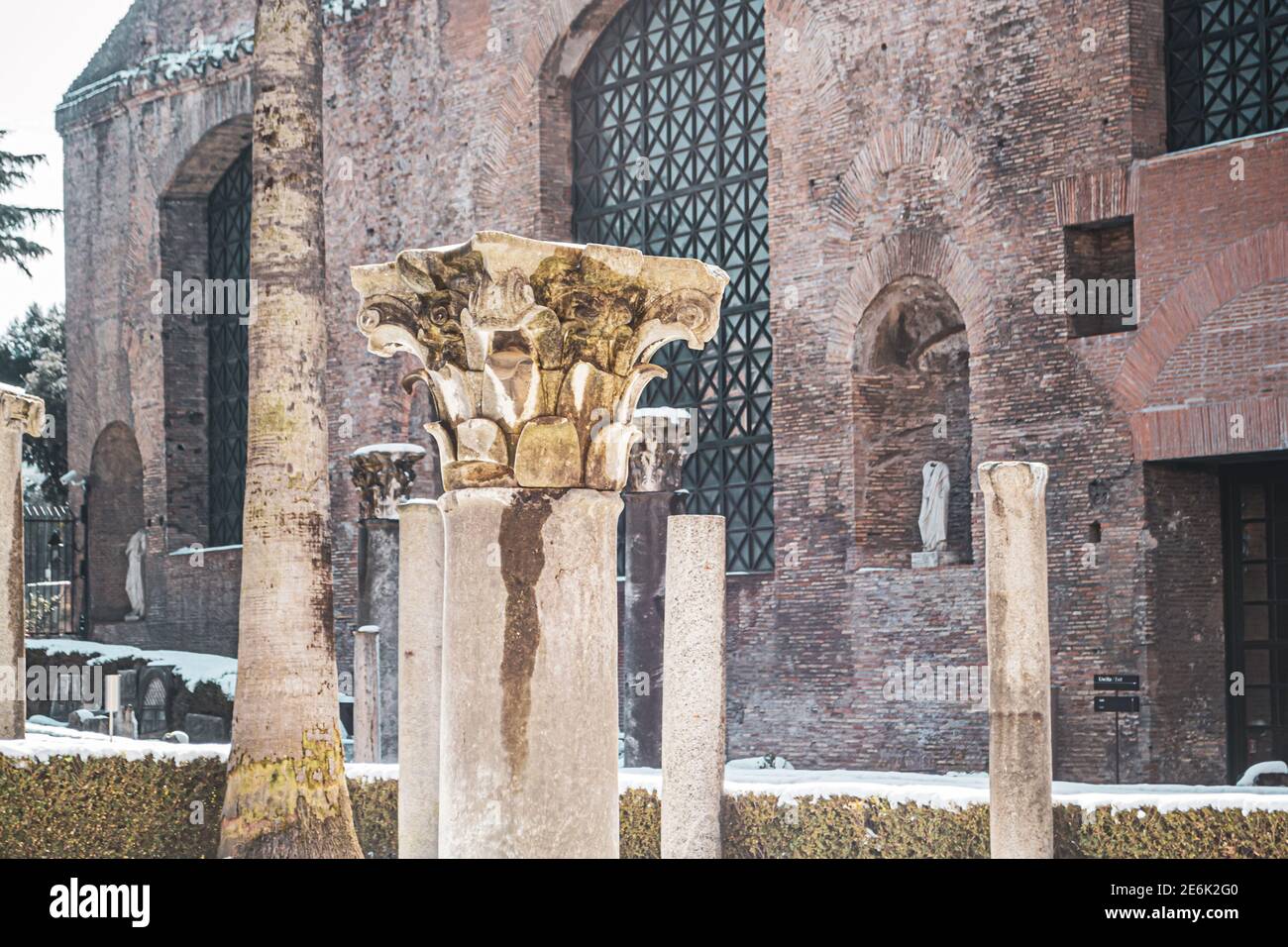 Rom, Italien - 26. Februar 2018: Nationalmuseum von Rom, Bäder von Diokletian unter Schnee Stockfoto