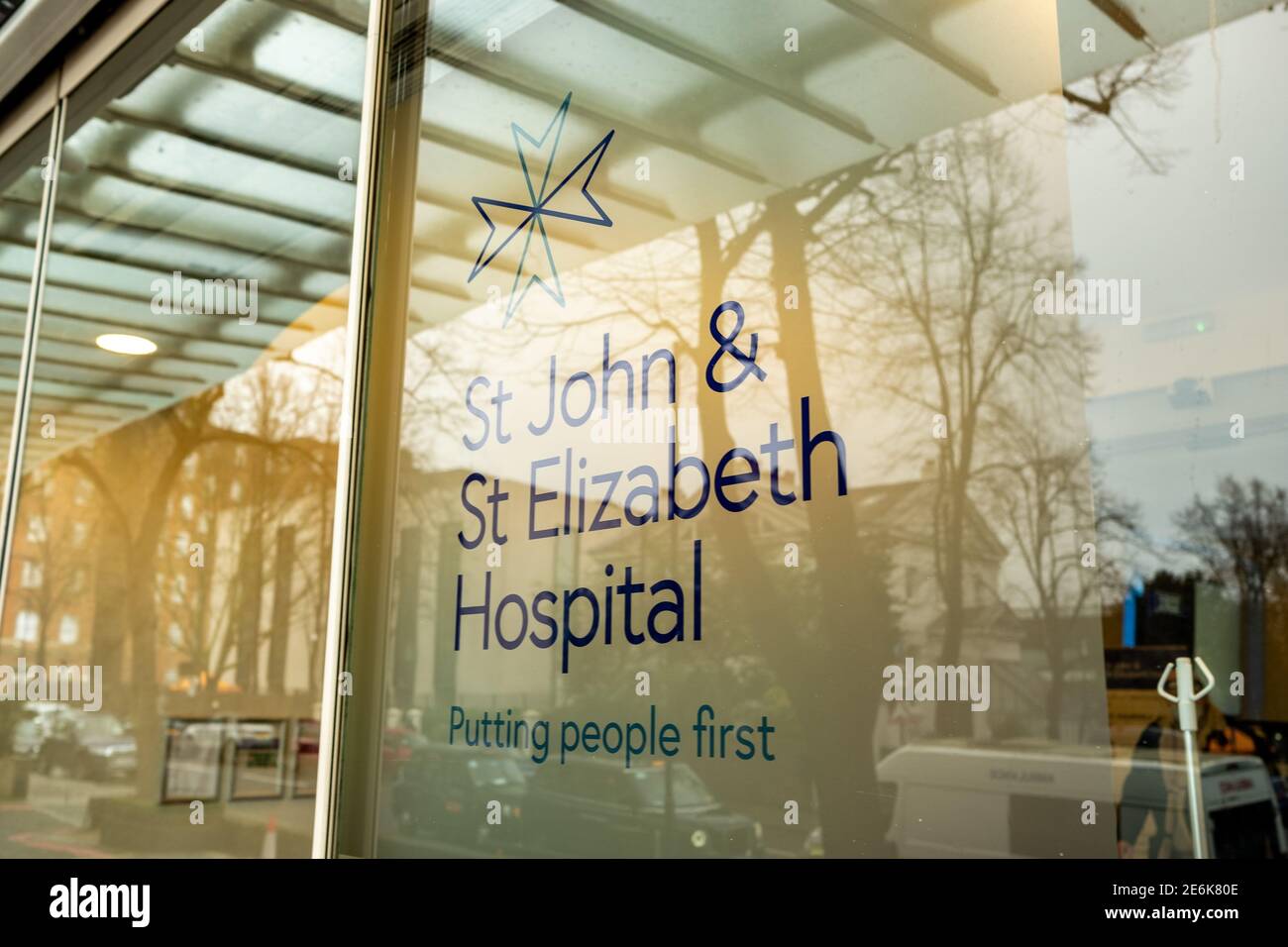 London - St. John & St. Elizabeth Hospital am Grove End Straße in St. Johns Wood Stockfoto
