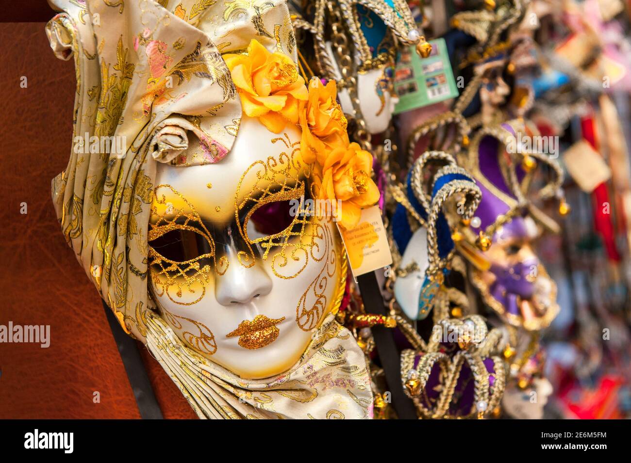 Venezianische Masken sind eine jahrhundertealte Tradition von Venedig,  Italien. Die Masken werden in der Regel während des Karnevals (Karneval von  Venedig) getragen Stockfotografie - Alamy