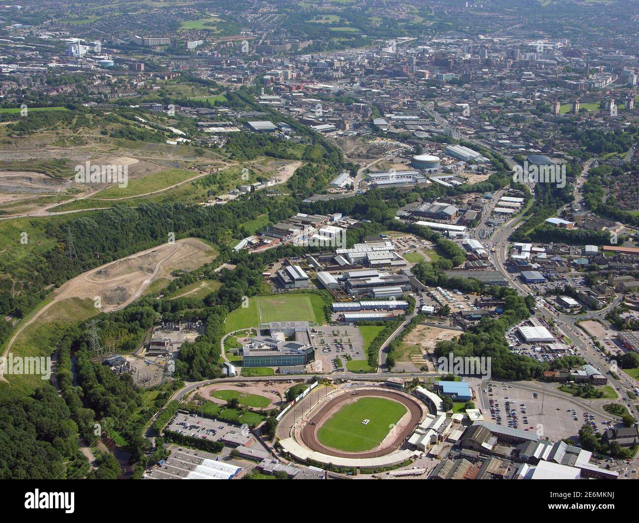 Luftaufnahme des Sheffield College Hillsborough Campus (Mit Owlerton Greyhound Stadium direkt im Vordergrund gegenüber der College) auf der Suche nach Stadt Stockfoto