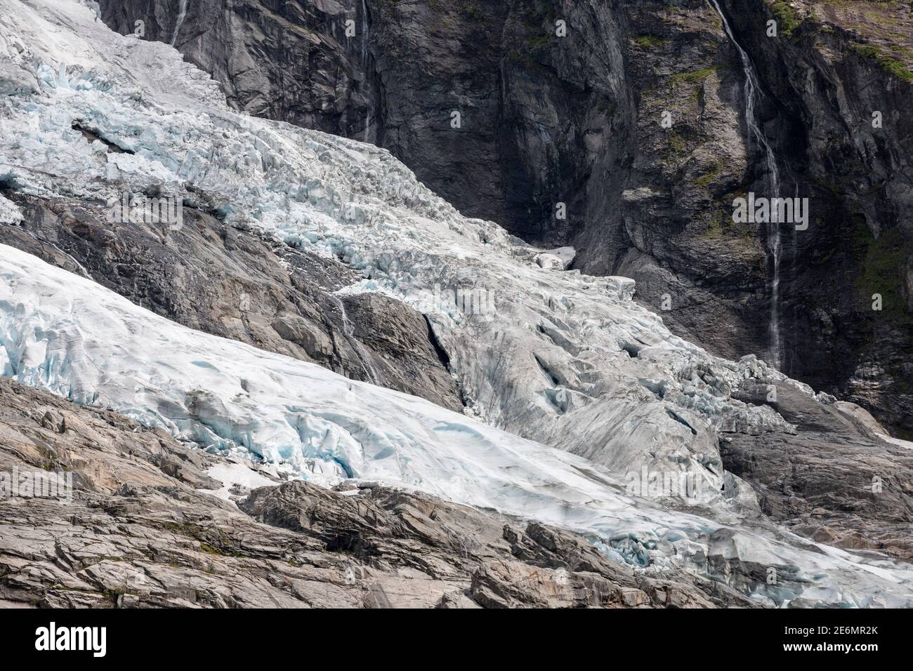 Nahaufnahme des Eisfeldes des Boyabreen Gletschers im Jostedalsbreen Nationalpark in Norwegen Stockfoto