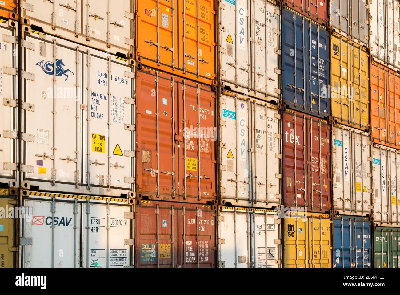 Iquique, Region Tarapaca, Chile - Nahaufnahme eines Containers im Hafen von Iquique. Stockfoto