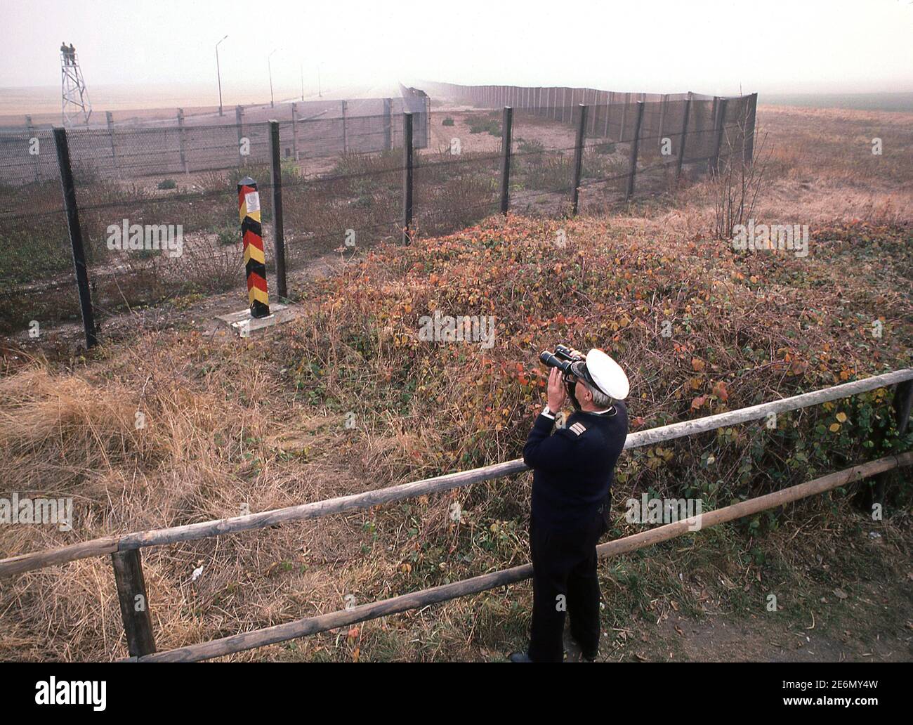 British Frontier Service führt mit britischen Streitkräften am Eisernen Vorhang. Die Grenze zwischen Ost- und Westdeutschland im Jahr 1983 Stockfoto