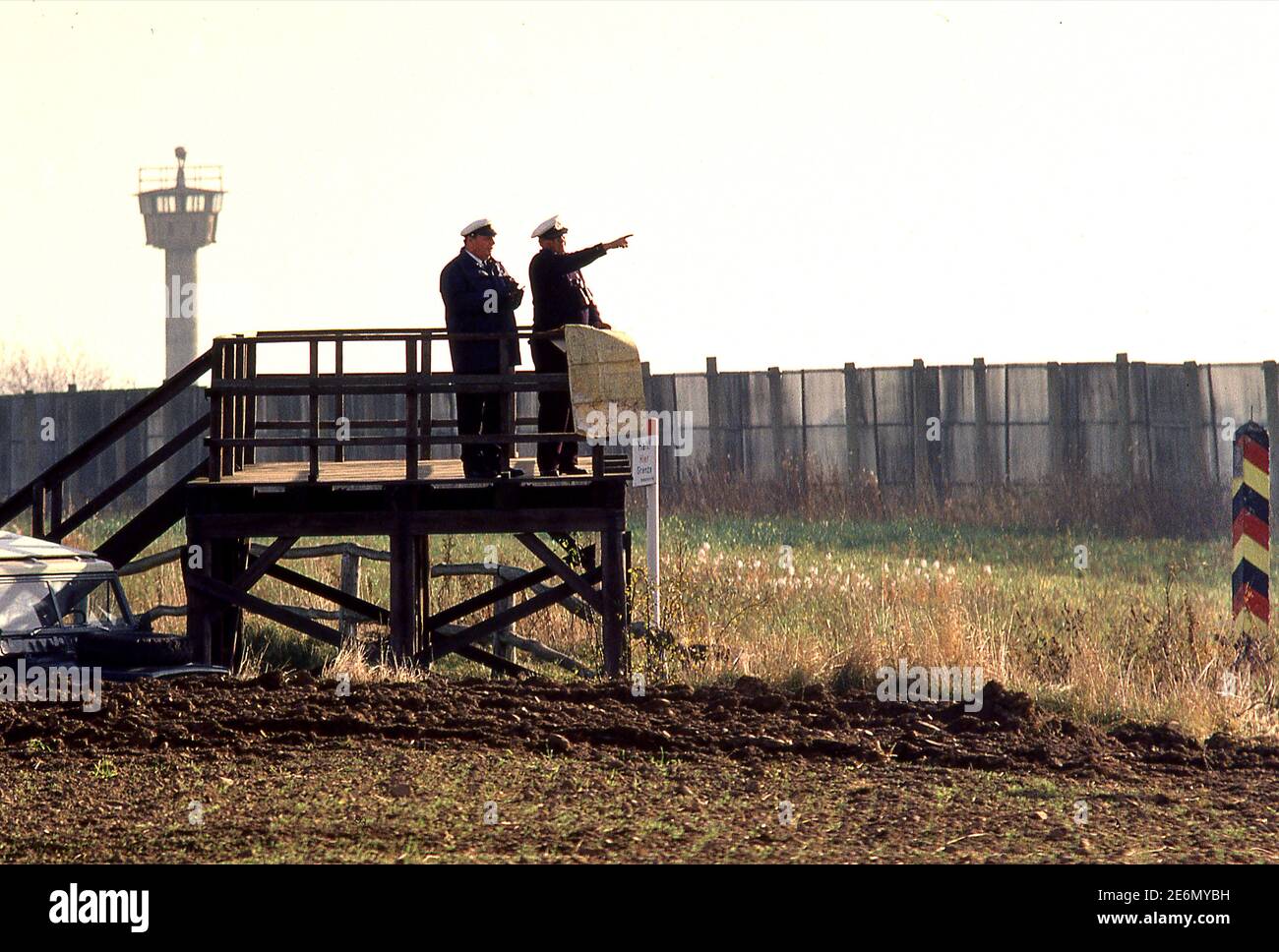 British Frontier Service führt mit britischen Streitkräften am Eisernen Vorhang. Die Grenze zwischen Ost- und Westdeutschland im Jahr 1983 Stockfoto