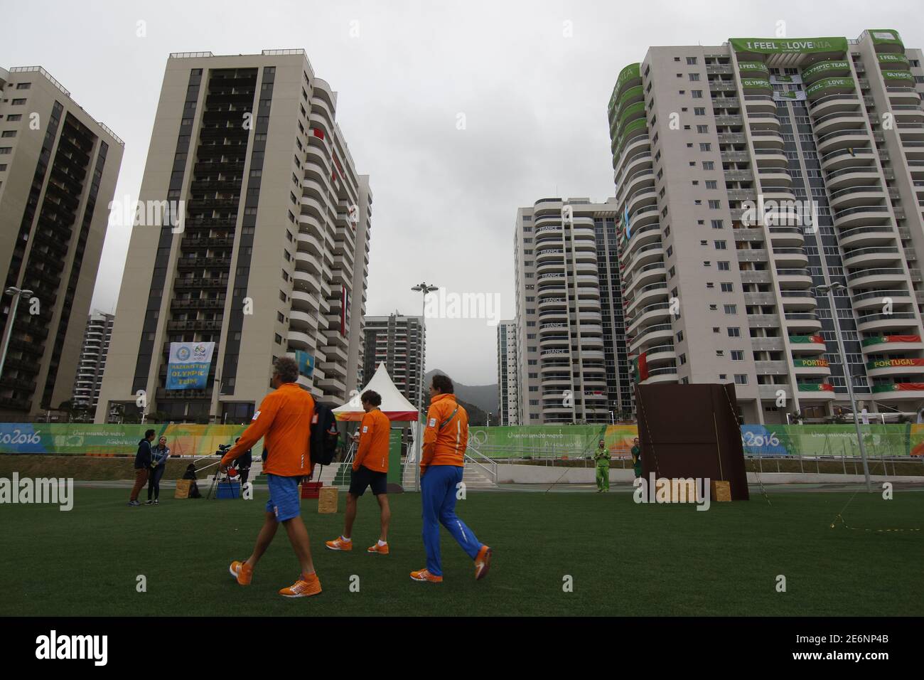 Gebäude des Olympischen Dorfes Blick auf die Olympischen Sommerspiele 2016 in Rio. Wohnungen für Sportler der Nationalmannschaften Stockfoto
