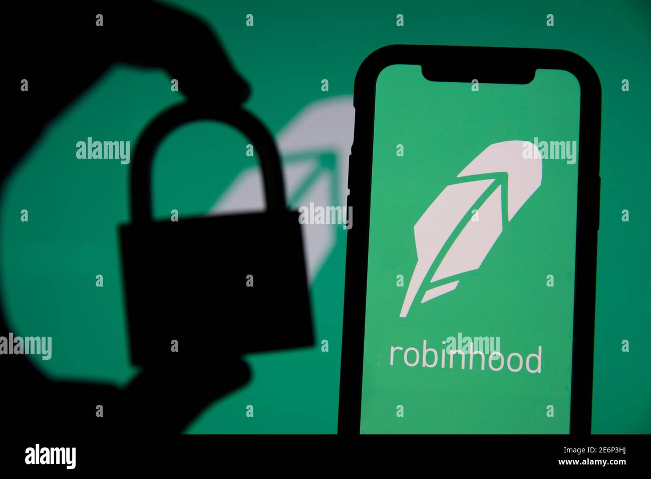 LONDON, UK - Januar 2021: Robinhood Financial Investing App mit Vorhängeschloss Stockfoto