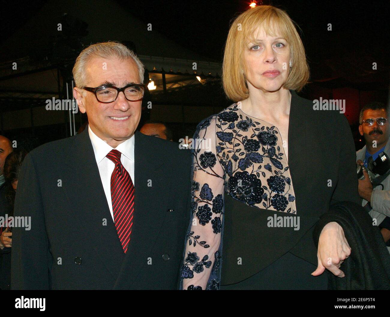 us regisseur martin scorsese l kommt mit seiner frau helen morris an der eroffnungsfeier des 5 marrakech international film festival in marrakesch marokko 11 november 2005 stockfotografie alamy