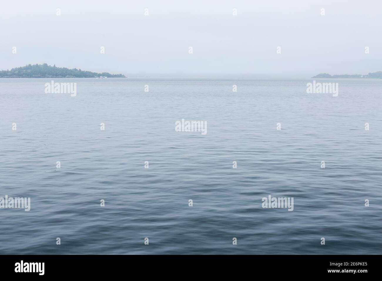 Früher Morgen mit Nebel über der Nordsee in Jelsa am Boknafjord, Norwegen Stockfoto