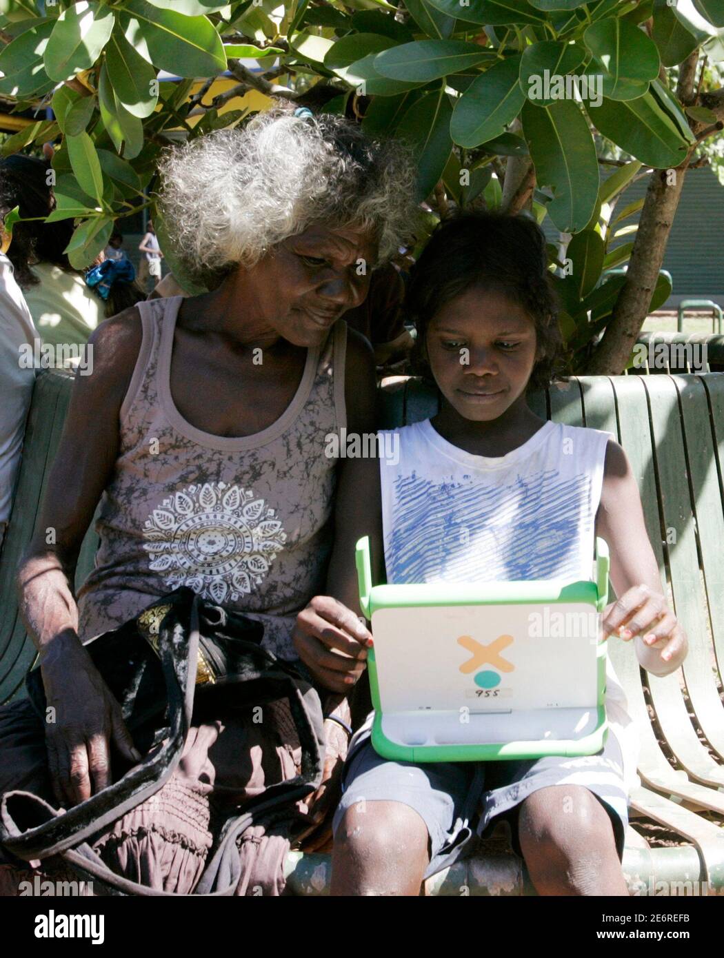 Ein Laptop Pro Kind Stockfotos Und Bilder Kaufen Alamy