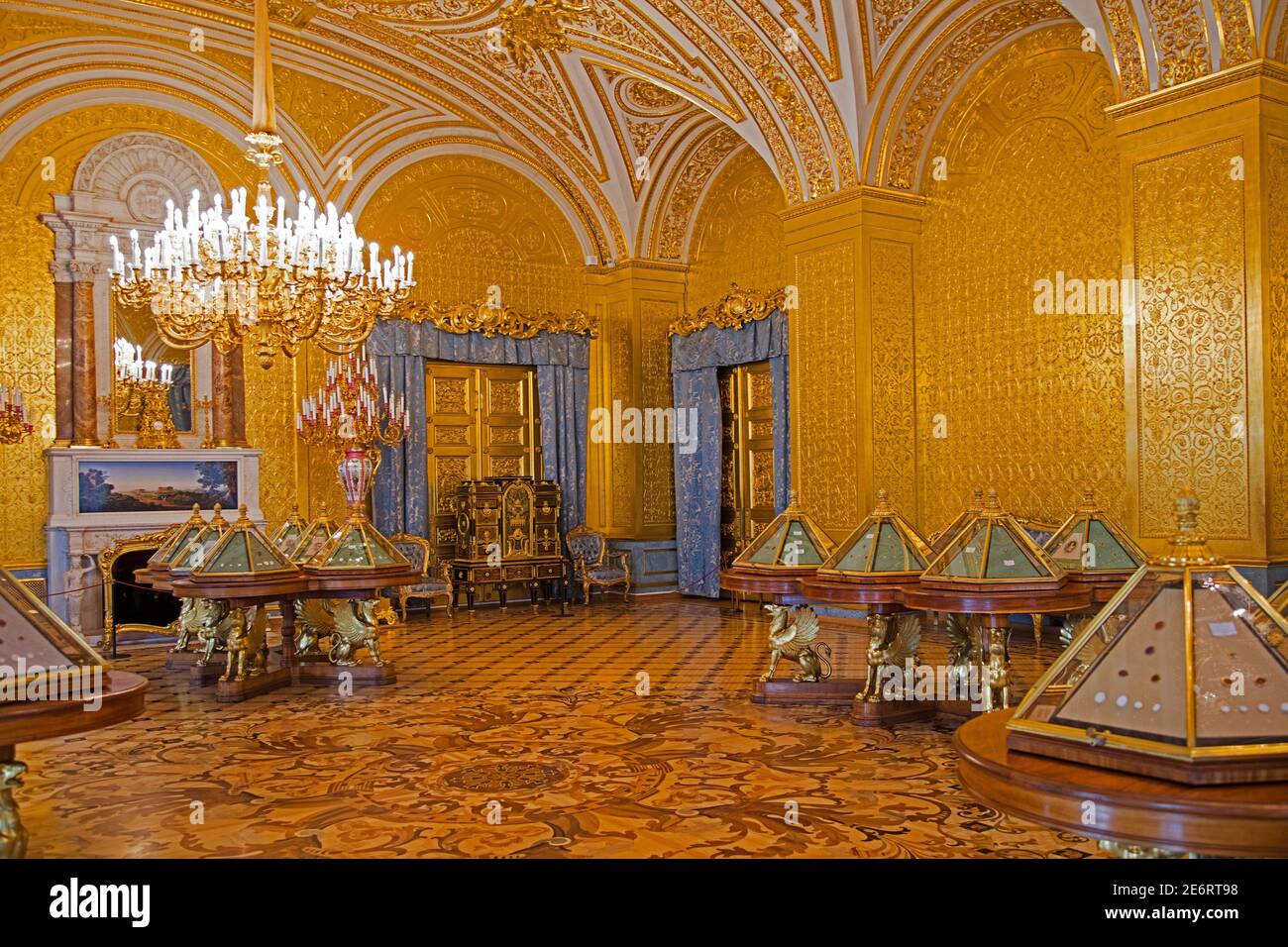 Luxuriöse Inneneinrichtung des Staatlichen Hermitage Museum, ehemaliger Winterpalast, zweitgrößte Kunstmuseum der Welt in Sankt Petersburg, Russland Stockfoto