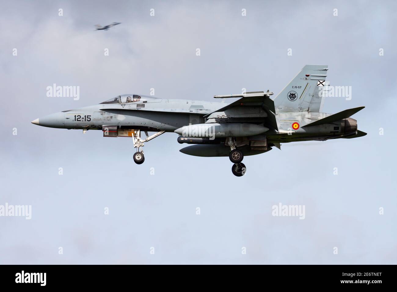 Spanische Luftwaffe McDonnell Douglas EF-18A Hornet C15-57 Kampfjet Ankunft und Landung auf dem Luftwaffenstützpunkt Leeuwarden Stockfoto
