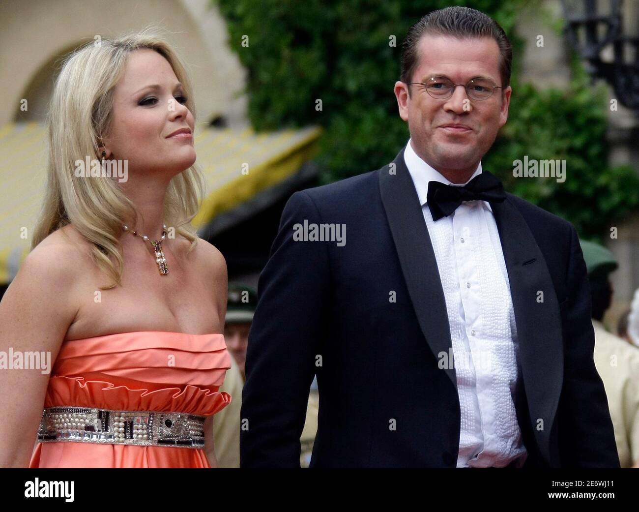 Der deutsche Wirtschaftsminister Karl Theodor Zu Guttenberg und seine