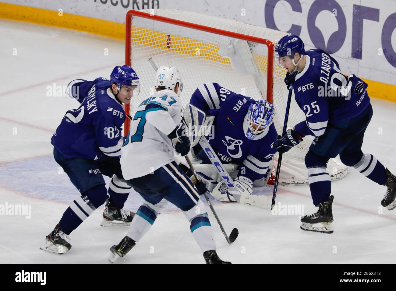 Moskau, Russland. Januar 2021. KHL Eishockeyspiel der regulären Saison: Dinamo Moskau gegen HC Sotschi - Moskau VTB Arena - dritte Periode. Kredit: Marco Ciccolella/Alamy Live Nachrichten Stockfoto