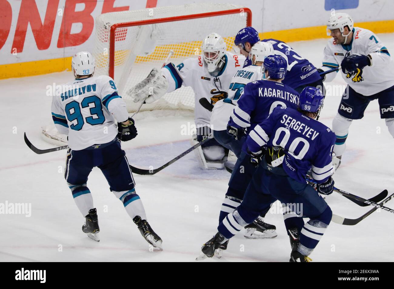 Moskau, Russland. Januar 2021. KHL Eishockeyspiel der regulären Saison: Dinamo Moskau gegen HC Sotschi - Moskau VTB Arena - dritte Periode. Kredit: Marco Ciccolella/Alamy Live Nachrichten Stockfoto