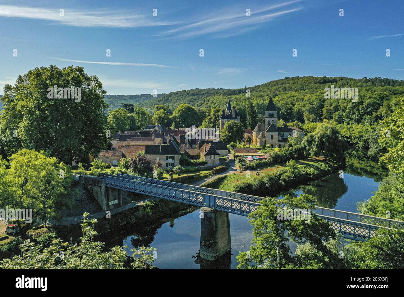 Frankreich, Dordogne, Schwarzes Perigord, Saint-Leon-sur-Vezere, Stadt Saint-Leon-sur-Vezere (Luftaufnahme) Stockfoto