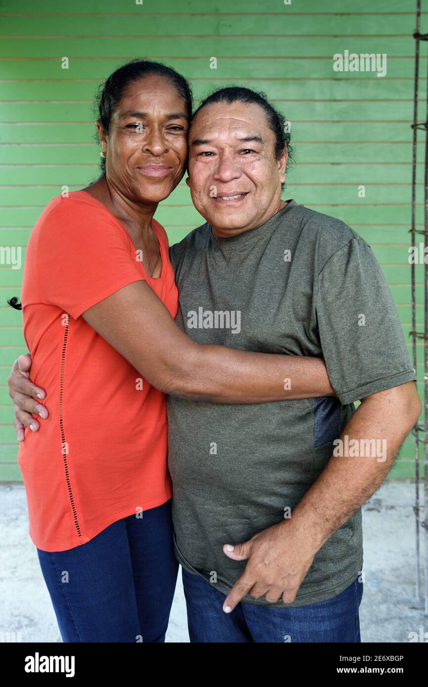 Karibik, Dominica Island, Kalinago Territory nur Indianerreservat im Antillen-Archipel, Touna AUT? Dorf, der ehemalige Kalinago Chef Irvince Auguiste und seine Frau Louisette Stockfoto