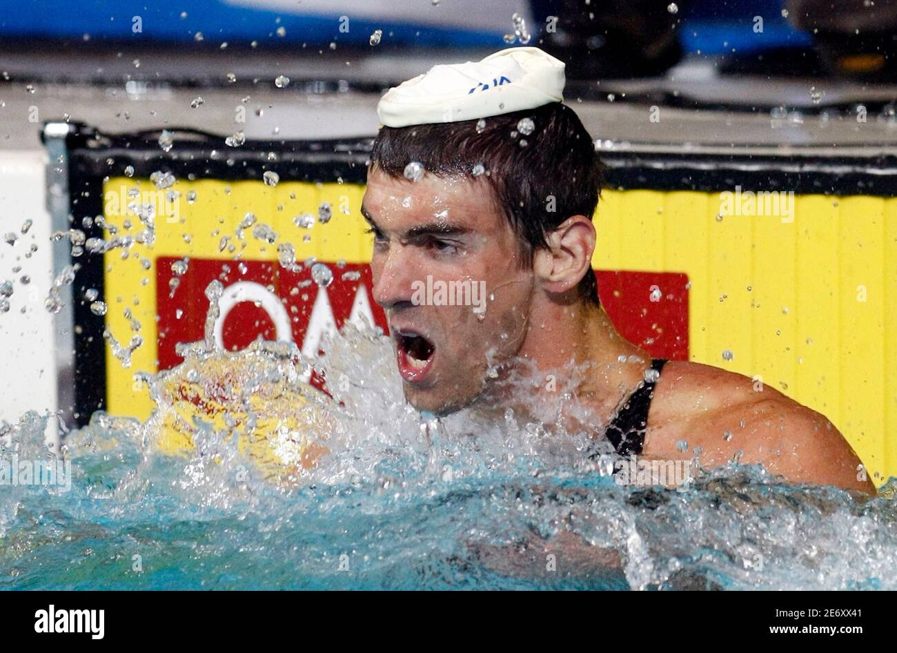 US-Schwimmer Michael Phelps reagiert auf eine neue Weltrekord bei der  Männern 100m Schmetterling bei den USA Swimming nationale Meisterschaften  in Indianapolis, Indiana, 9. Juli 2009. REUTERS/Christinne Muschi  (Vereinigte Staaten von Amerika SPORT