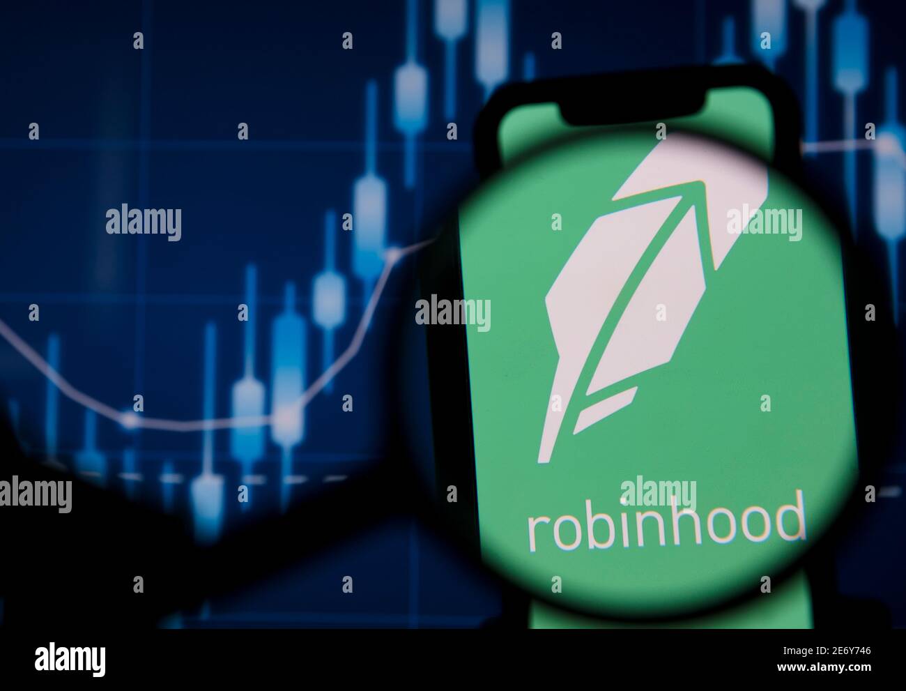 LONDON, UK - Januar 2021: Robinhood investiert App unter Lupe Stockfoto