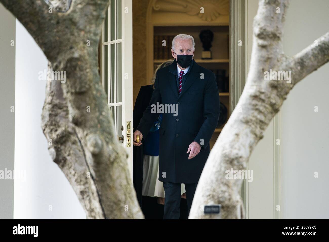 Washington, Usa. Januar 2021. US-Präsident Joe Biden verlässt das Weiße Haus für einen kurzen Besuch mit verwundeten Veteranen im Walter Reed Medical Center in Washington, DC am 29. Januar 2021. Foto von Jim Lo Scalzo/UPI Kredit: UPI/Alamy Live Nachrichten Stockfoto