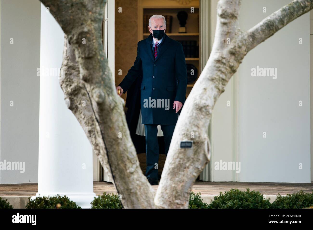 US-Präsident Joe Biden verlässt das Weiße Haus für einen kurzen Besuch mit verwundeten Veteranen im Walter Reed Medical Center in Washington, DC, USA, 29. Januar 2021.Quelle: Jim LoScalzo/Pool via CNP /MediaPunch Stockfoto