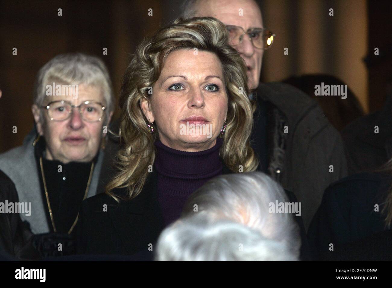 Jeane Manson nimmt an der Trauermesse von Pierre Delanoe Teil, die am 2. Januar 2007 in der Kirche Saint Peter in Neuilly-sur-seine bei Paris, Frankreich, stattfand. Foto von Khayat-Mousse/ABACAPRESS.COM Stockfoto