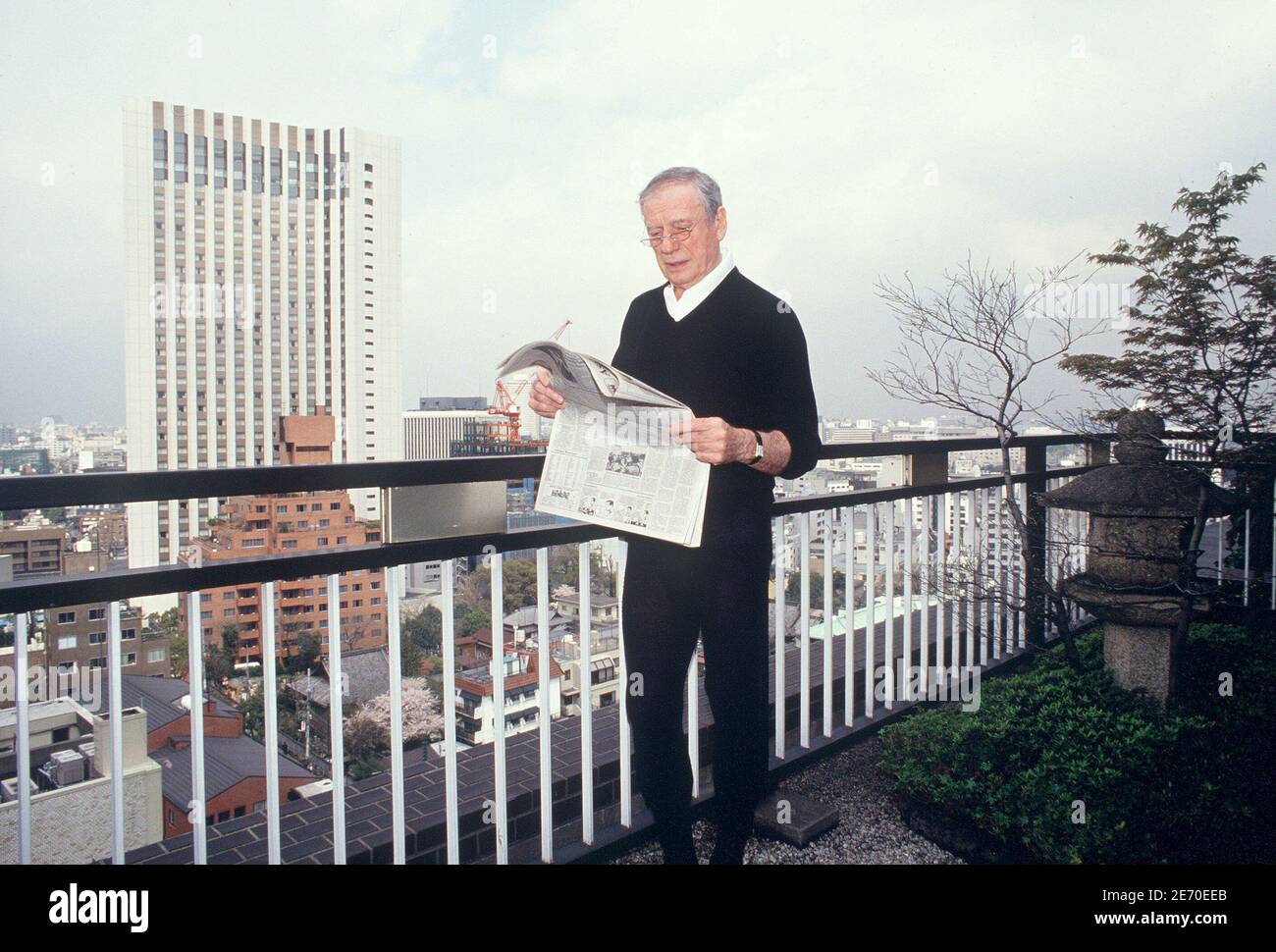 Filebild des französischen Sängers und Schauspielers Yves Montand, in Tokio, Japan im April 1988. Foto von Patrick Durand/ABACAPRESS.COM Stockfoto