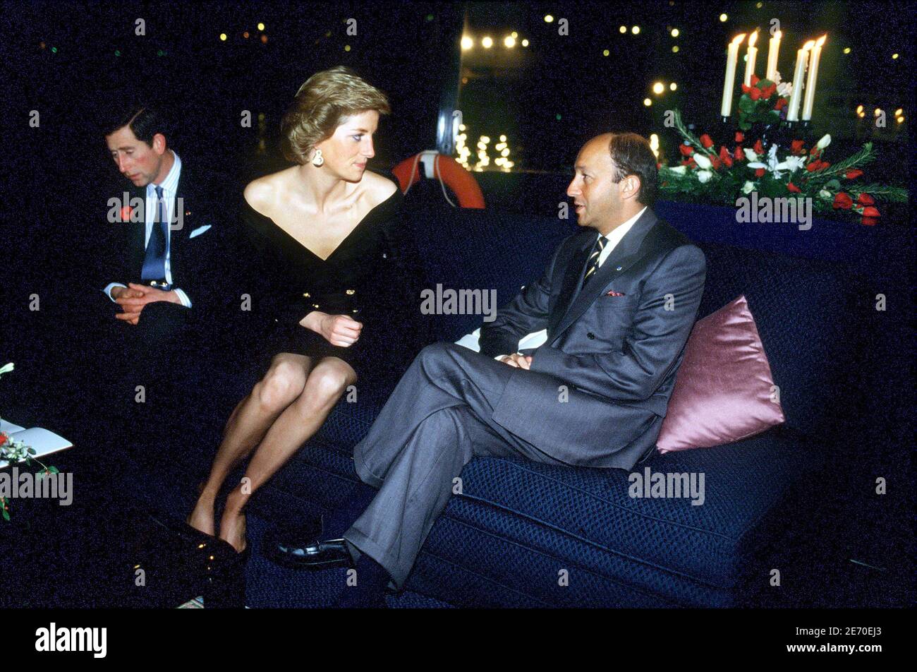 Lady Diana und Prinz Charles besuchen Paris, entlang der seine an Bord der "Iena Tour Effeil" mit dem französischen Premierminister Laurent Fabius am 8. November 1988, in Paris, Frankreich. Foto von Patrick Durand/ABACAPRESS.COM Stockfoto