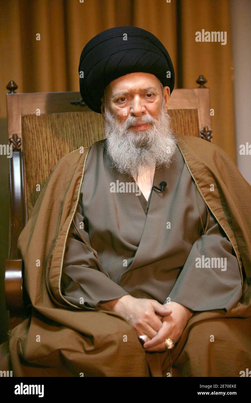 Sayyed Mohammed Hussein Fadlallah, ein wichtiger schiitischer Führer, posiert für unseren Fotografen während eines Interviews, das er einer ausländischen Zeitschrift in seinem Haus in Beirut, Libanon, am 19. Dezember 2006 gab. Foto von Paul Assaker/ABACAPRESS.COM Stockfoto