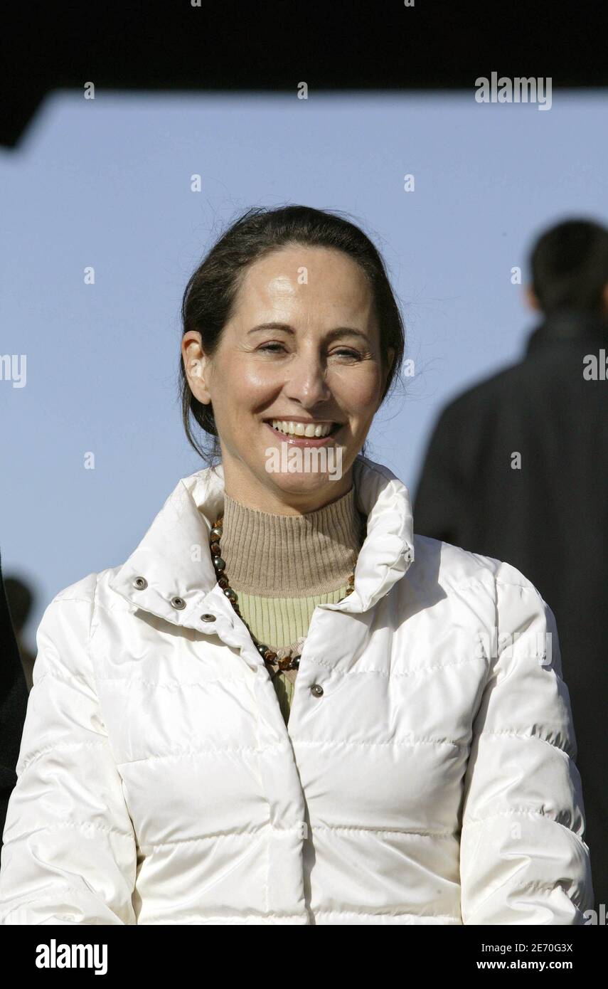 Der Kandidat der französischen Sozialistischen Partei für die Präsidentschaftswahl im nächsten Jahr, Segolene Royal, besucht am 7. Januar 2007 die Verbotene Stadt in der Nähe des Tien an Men-Platzes in Peking, China. Royal ist auf dem drei Tage offiziellen Besuch im Land. Foto von Patrick Durand/ABACAPRESS.COM Stockfoto