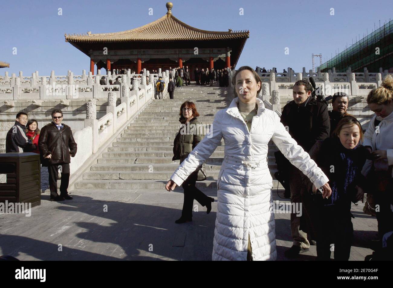 Der Kandidat der französischen Sozialistischen Partei für die Präsidentschaftswahl im nächsten Jahr, Segolene Royal, besucht am 7. Januar 2007 die Verbotene Stadt in der Nähe des Tien an Men-Platzes in Peking, China. Royal ist auf dem drei Tage offiziellen Besuch im Land. Foto von Patrick Durand/ABACAPRESS.COM Stockfoto