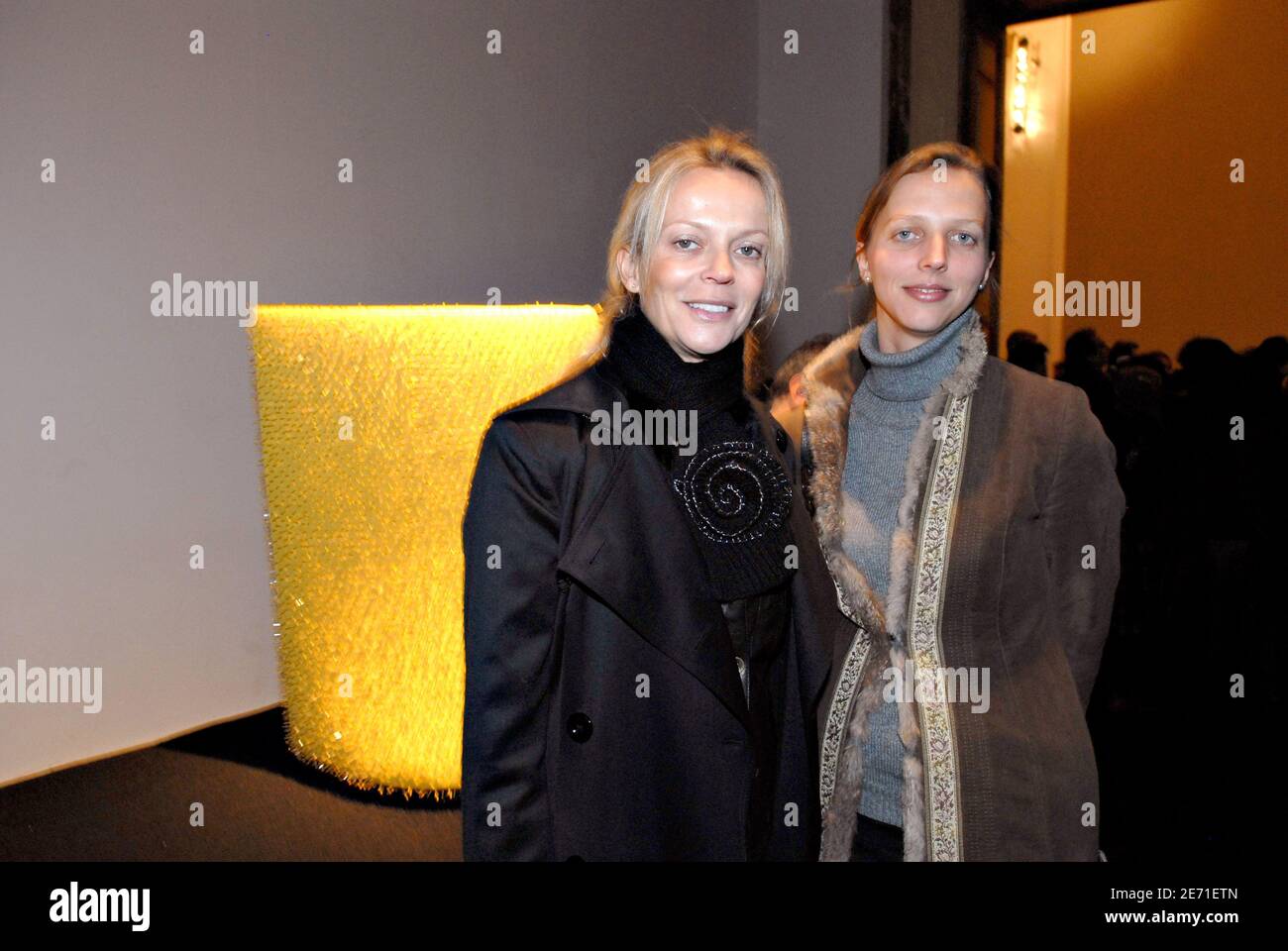 Prinzessin Helene von Jugoslawien und Prinzessin Amelie de Bourbon Parme nehmen an der Präsentation der Kollektion Maurizio Galante Haute Couture Spring Summer 2007 in Paris, Frankreich, am 24. Januar 2007 Teil. Foto von Ammar Abd Rabbo/ABACAPRESS.COM Stockfoto