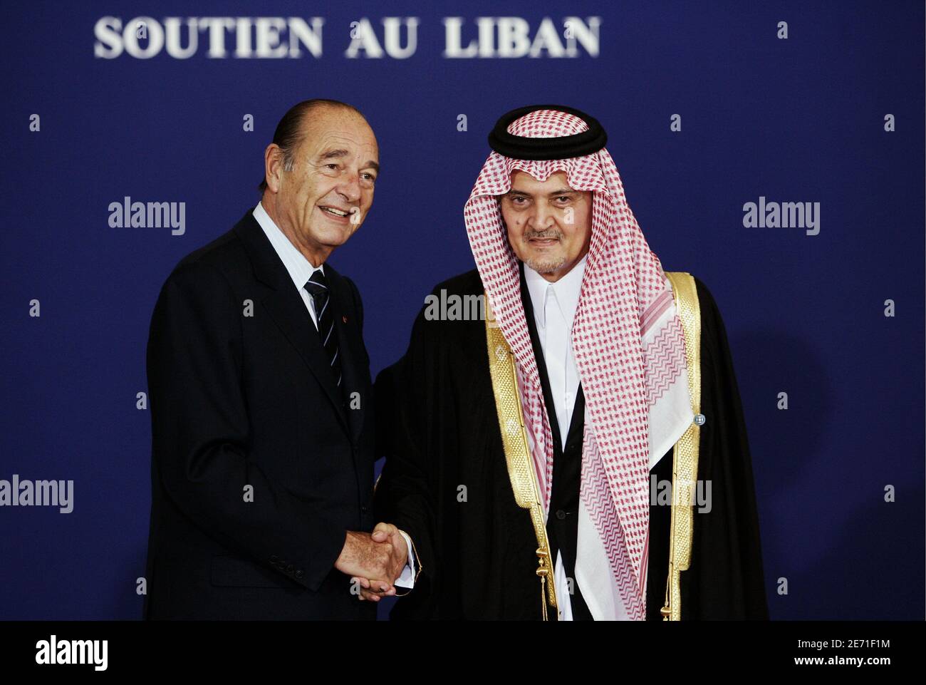 Der französische Präsident Jacques Chirac und der Saudi-arabische Außenminister SAR Prinz Saoud al-Faycal bin Abdulaziz Al Saoud nach einer Pressekonferenz auf der Internationalen Konferenz zur Unterstützung des Libanon am 25. Januar 2007 in Paris, Frankreich. Foto von Gilles Bassignac/Pool/ABACAPRESS.COM Stockfoto