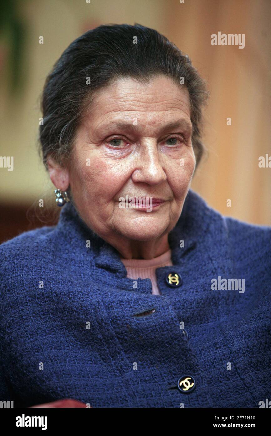"Simone Veil, Präsident der Fondation pour la Memoire de la Shoah und ein Überlebender des Holocaust nimmt am Internationalen Gedenktag 2007 zum Gedenken an die Opfer des Holocaust zum Thema "die Jugend und die Lehren des Holocaust im Fokus" Teil. Am 29. Januar 2007 im Hauptsitz der Vereinten Nationen in New York City. Foto von Gerald Holubowicz/ABACAPRESS.COM' Stockfoto