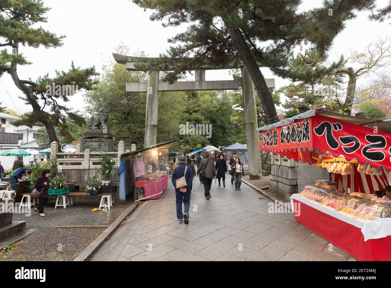 Kyoto, Japan Kitano Tenman-gu Shrine Flohmarkt Stockfoto