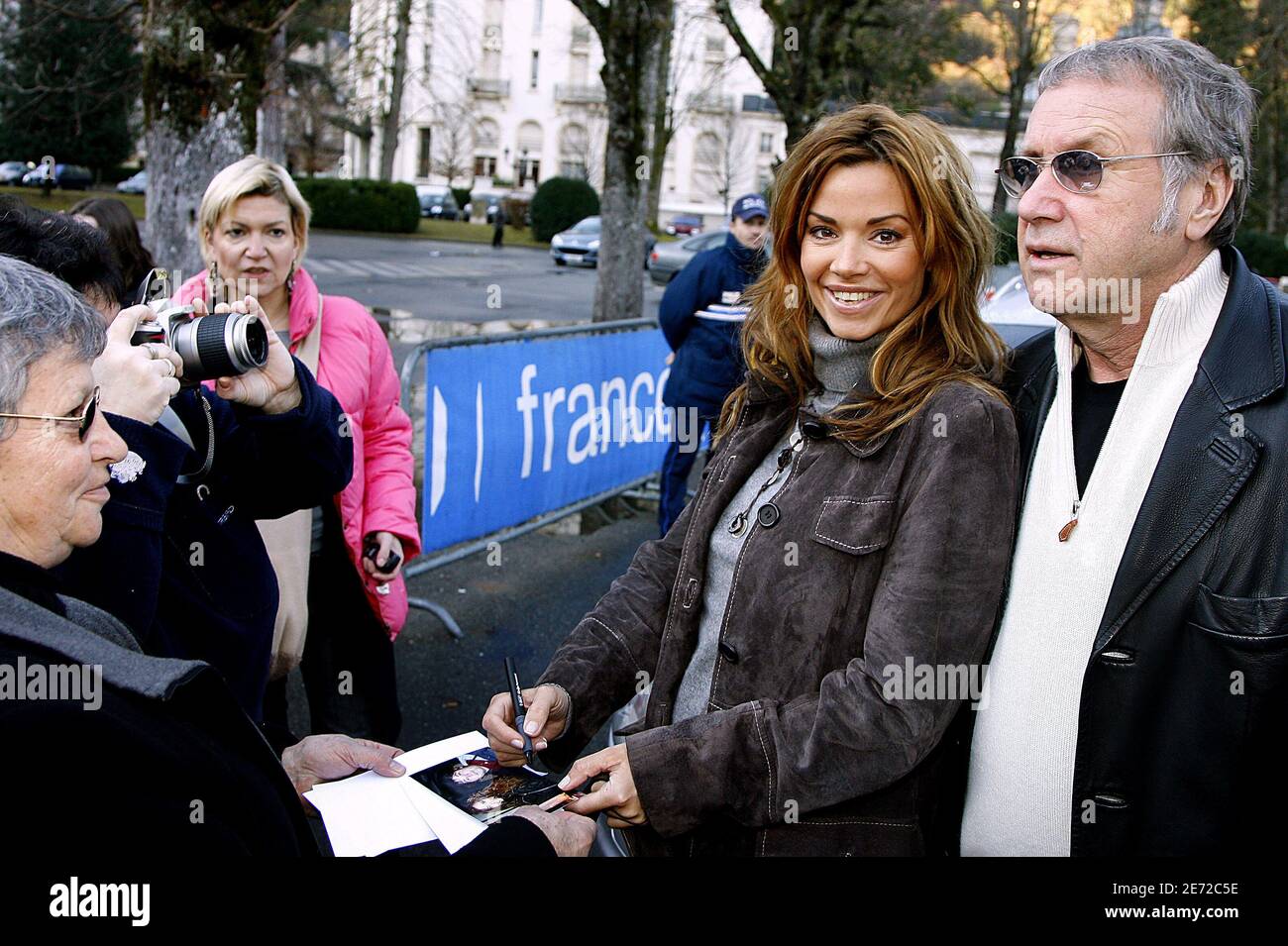 Ingrid Chauvin und Yves Renier präsentieren "Le Monsieur d'en Face" während des 9. Internationalen Filmfestivals Luchon in den französischen Pyrenäen am 10. Februar 2007. Foto von Patrick Bernard/ABACAPRESS.COM Stockfoto