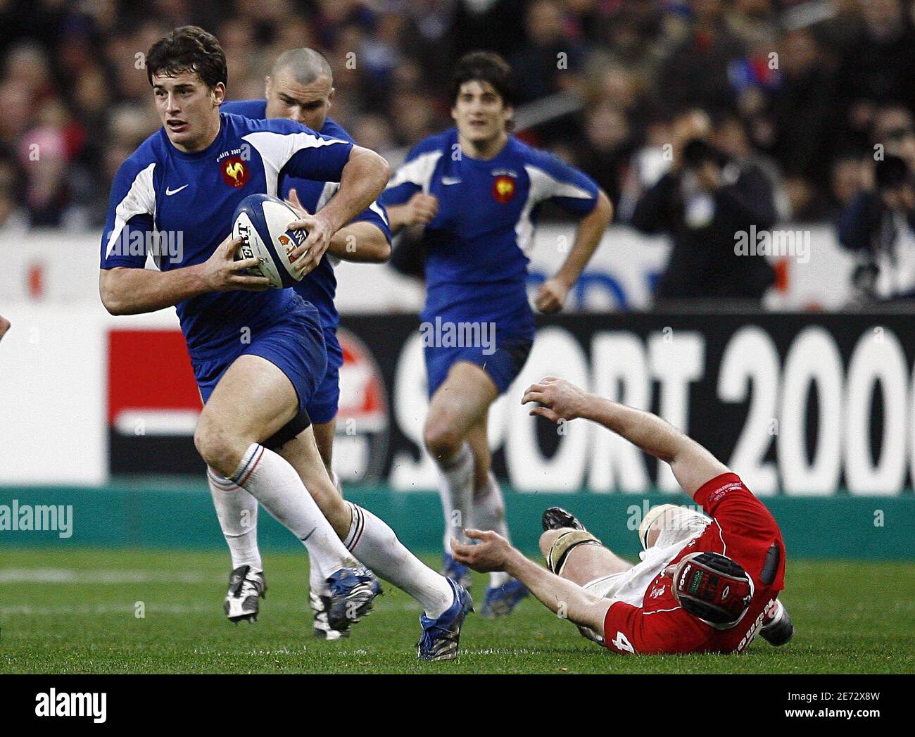 Frankreichs Yannick Jauzion beim RBS 6 Nations Match, Frankreich gegen Wales am 24. Februar 2007 im Stade de France, in Saint Denis, bei Paris, Frankreich. Frankreich gewann 32-21. Foto von Christian Liewig/ABACAPRESS.COM Stockfoto