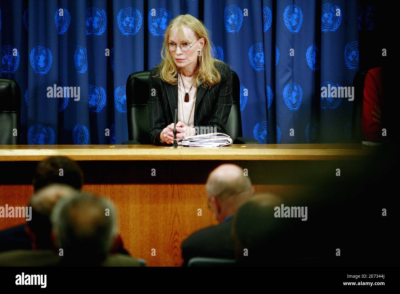 Die Schauspielerin Mia Farrow, UNICEF-Botschafterin für Kulanz, hält nach ihrem Besuch im Tschad und in der Zentralafrikanischen Republik am 27. Februar 2007 im UN-Hauptsitz in New York City, NY, USA, eine Pressekonferenz zur Lage in Darfur ab. Foto von Gerald Holubowicz/ABACAPRESS.COM Stockfoto