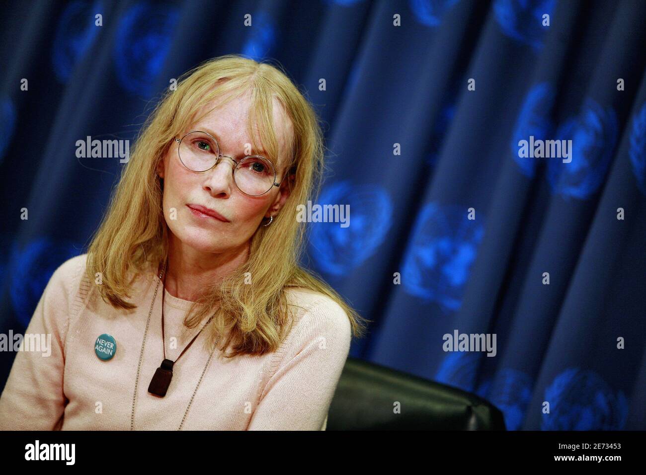 Die Schauspielerin Mia Farrow, UNICEF-Botschafterin für Kulanz, hält nach ihrem Besuch im Tschad und in der Zentralafrikanischen Republik am 27. Februar 2007 im UN-Hauptsitz in New York City, NY, USA, eine Pressekonferenz zur Lage in Darfur ab. Foto von Gerald Holubowicz/ABACAPRESS.COM Stockfoto