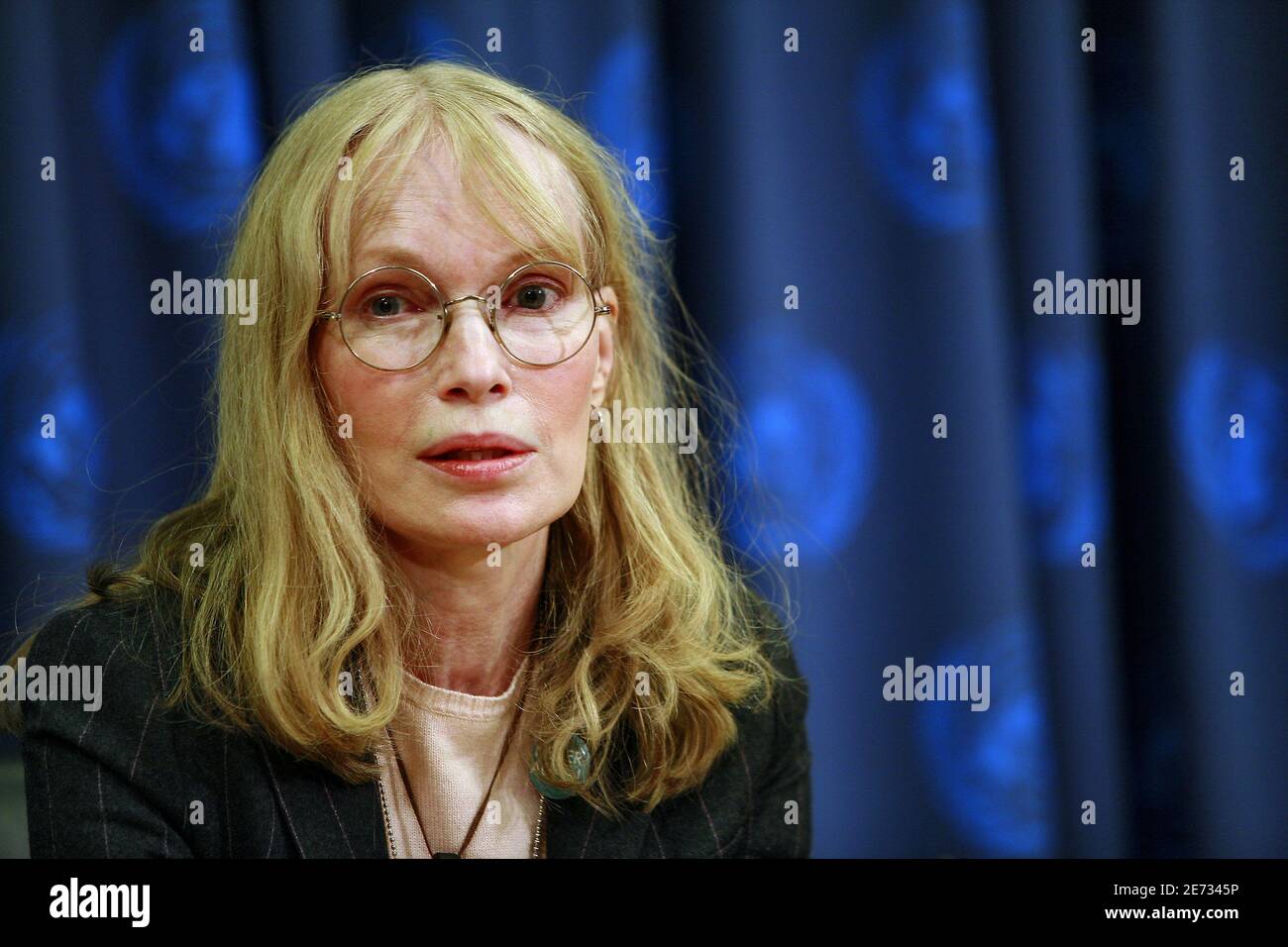 Die Schauspielerin Mia Farrow, UNICEF-Botschafterin für Kulanz, hält nach ihrem Besuch im Tschad und in der Zentralafrikanischen Republik am 27. Februar 2007 im UN-Hauptsitz in New York City, NY, USA, eine Pressekonferenz zur Lage in Darfur ab. Foto von Gerald Holubowicz/ABACAPRESS.COM Stockfoto