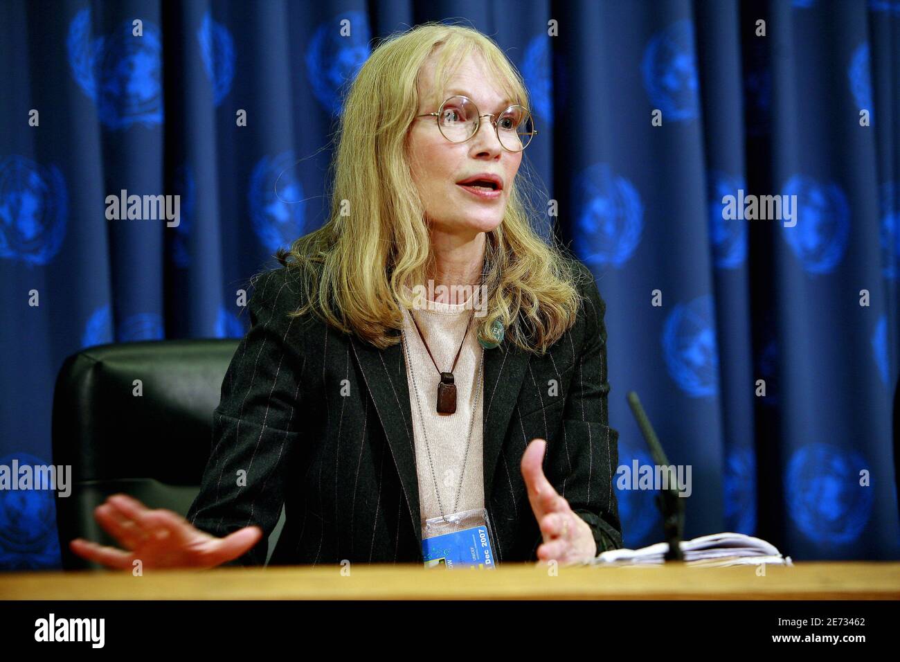 Die Schauspielerin Mia Farrow, UNICEF-Botschafterin für Kulanz, hält nach ihrem Besuch im Tschad und in der Zentralafrikanischen Republik am 27. Februar 2007 im UN-Hauptsitz in New York City, NY, USA, eine Pressekonferenz zur Lage in Darfur ab. Foto von Gerald Holubowicz/ABACAPRESS.COM Stockfoto