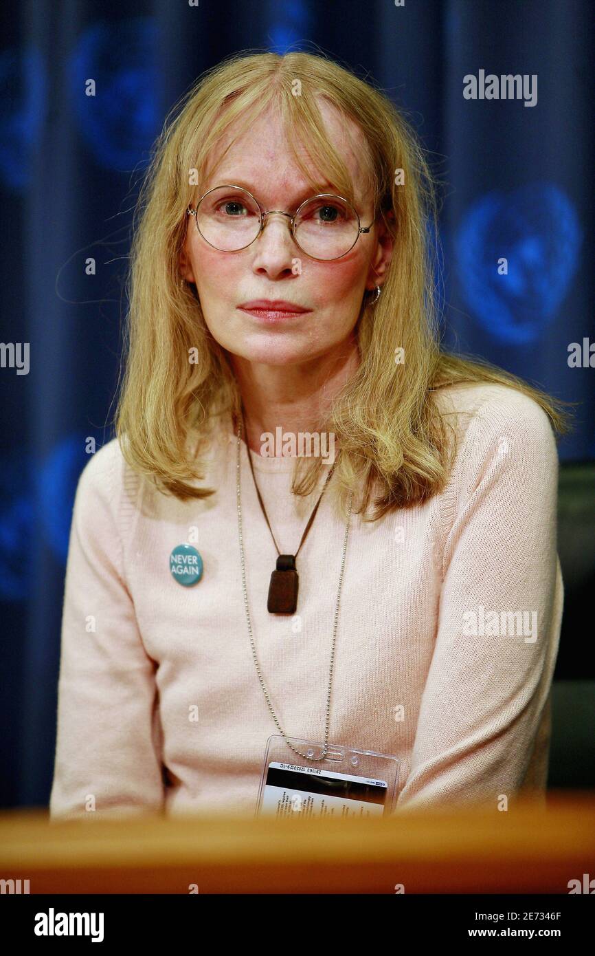 Die Schauspielerin Mia Farrow, UNICEF-Botschafterin für Kulanz, hält nach ihrem Besuch im Tschad und in der Zentralafrikanischen Republik am 27. Februar 2007 im UN-Hauptsitz in New York City, NY, USA, eine Pressekonferenz zur Lage in Darfur ab. Foto von Gerald Holubowicz/ABACAPRESS.COM Stockfoto